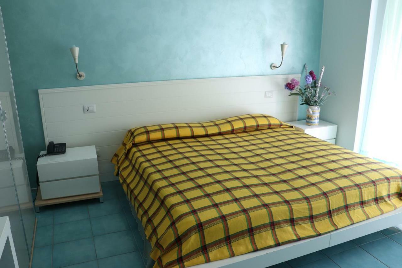 Rock Garden Bed & Breakfast Gaeta Ngoại thất bức ảnh